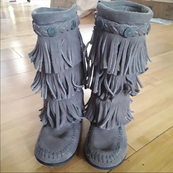 Minnetonka gray moccasins 8 toddler triple fringe - Picture 4 of 8